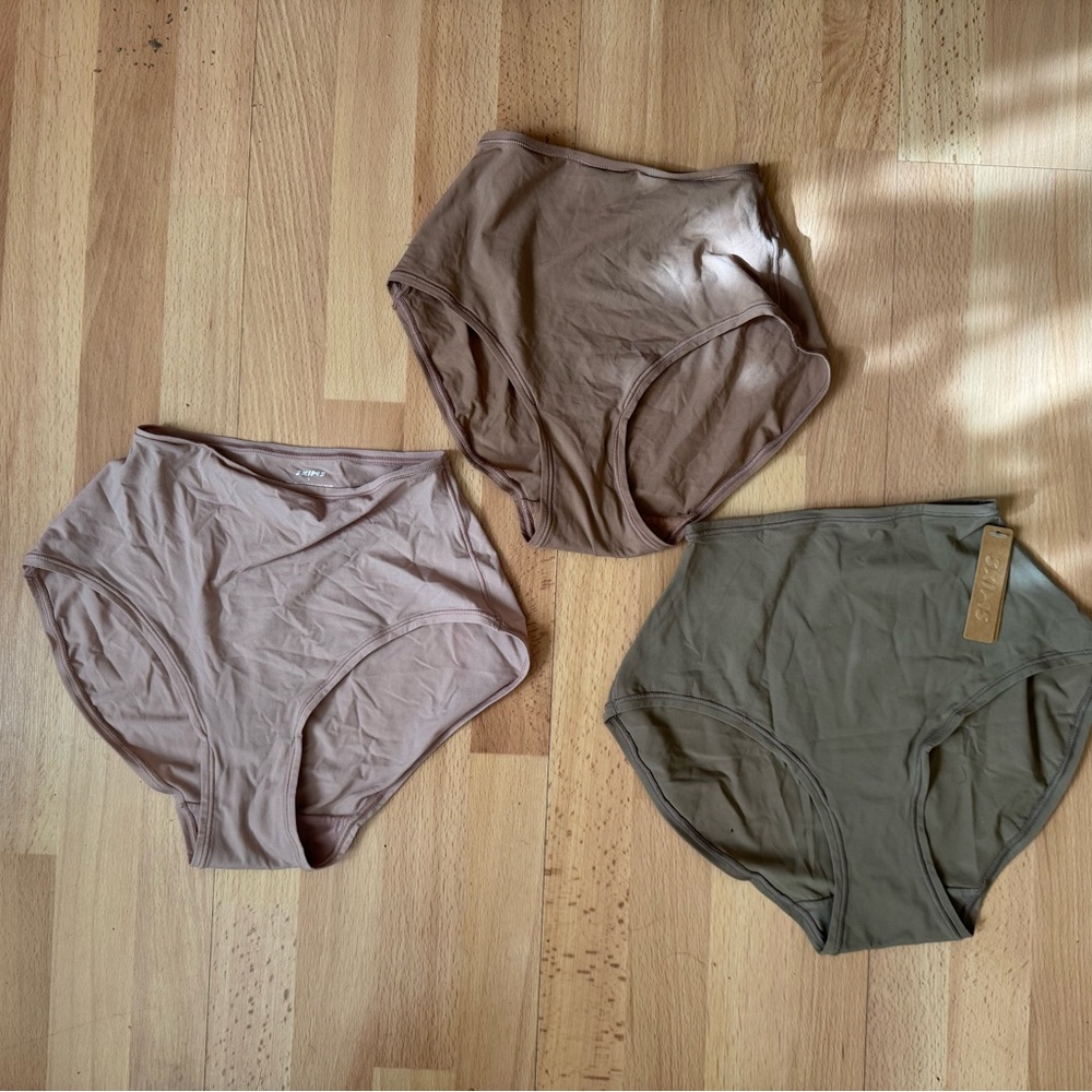 Bundle of 3 SKIMS full briefs, Size: S and XS